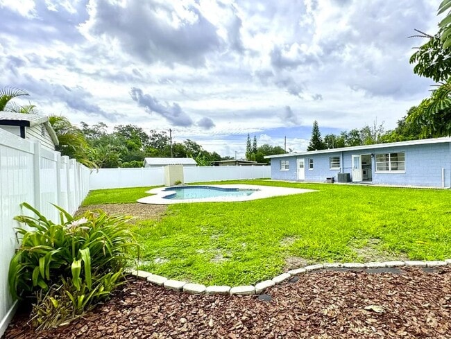 property at 1515 Sawyerwood Ave