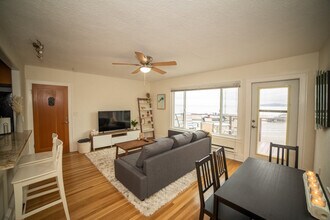 2430 Alki Ave SW in Seattle, WA - Building Photo - Building Photo