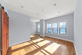 4601 N Lincoln Ave, Unit 2244-311 in Chicago, IL - Foto de edificio - Building Photo