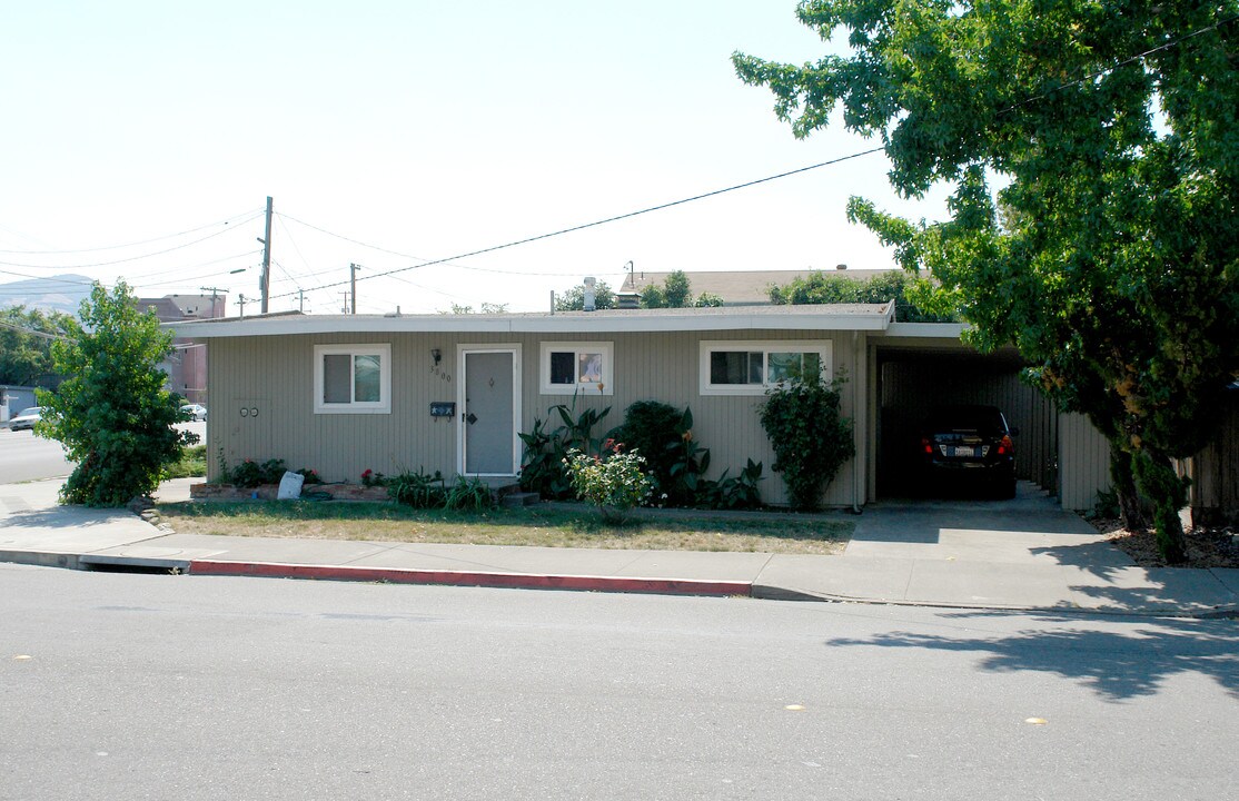 3800 Mayette Ave in Santa Rosa, CA - Foto de edificio