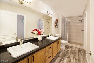 8725 W Flamingo Rd in Las Vegas, NV - Building Photo - Building Photo