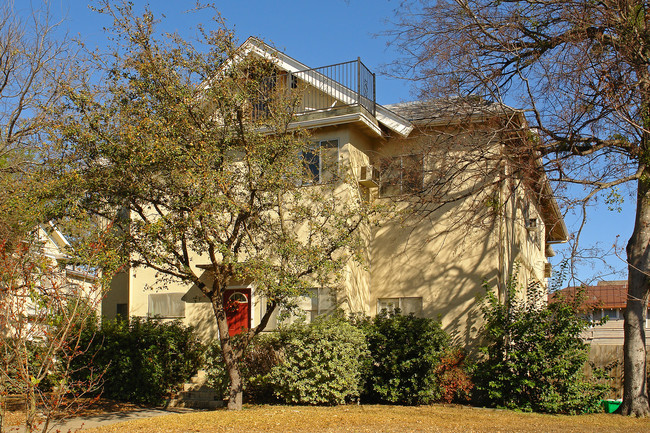 309 W Magnolia Ave