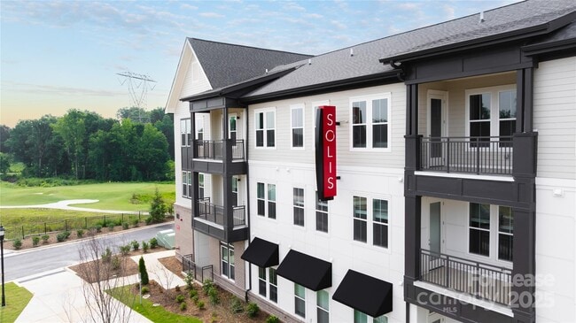 9035 Lindholm Dr in Huntersville, NC - Building Photo - Building Photo