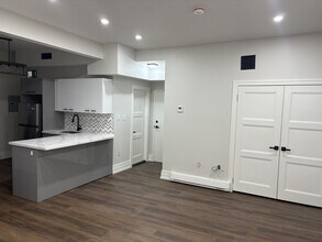 52 Charlton Ave W in Hamilton, ON - Building Photo - Building Photo