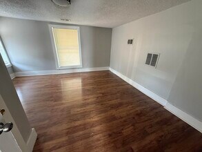 2078 Walker Ave in Memphis, TN - Building Photo - Building Photo