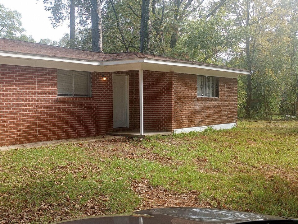 5558 Queen Mary Ln in Jackson, MS - Building Photo