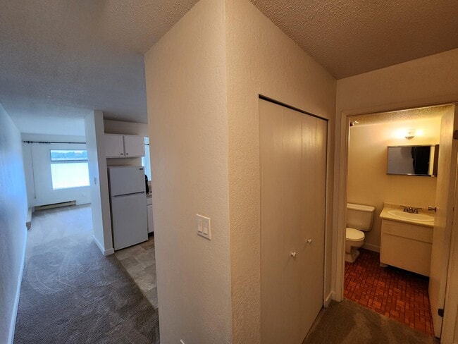 1986 Glenidle Rd in Sooke, BC - Building Photo - Building Photo