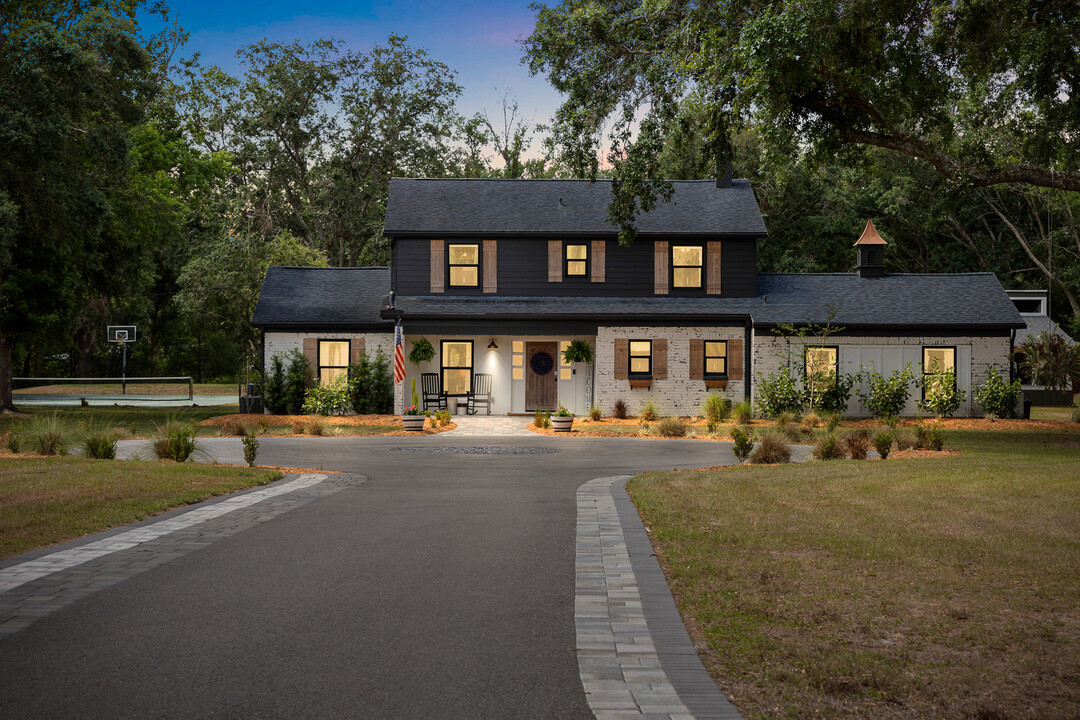 6618 Country Club Rd in Zephyrhills, FL - Building Photo