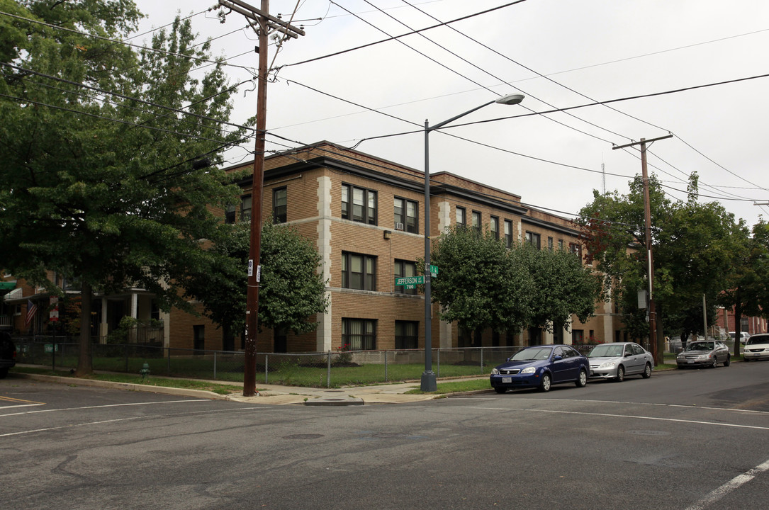 5400 7th St NW in Washington, DC - Foto de edificio