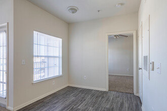 CHISHOLM TRAIL in Houston, TX - Building Photo - Interior Photo