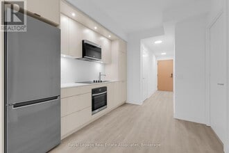 60 Central Park Roadway in Toronto, ON - Building Photo - Building Photo