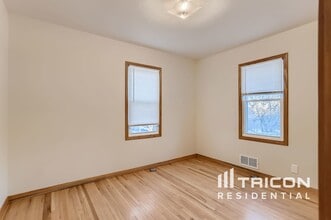 2063 Dale St N in Roseville, MN - Building Photo - Building Photo