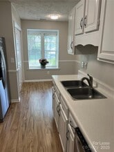 2719 Tiergarten Ln in Charlotte, NC - Foto de edificio - Building Photo