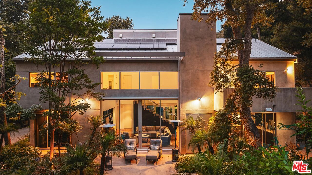 1500 Rustic Ln in Los Angeles, CA - Building Photo