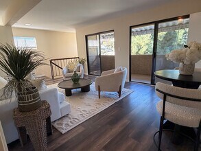 1826 Silver Lake Blvd, Unit B in Los Angeles, CA - Foto de edificio - Building Photo