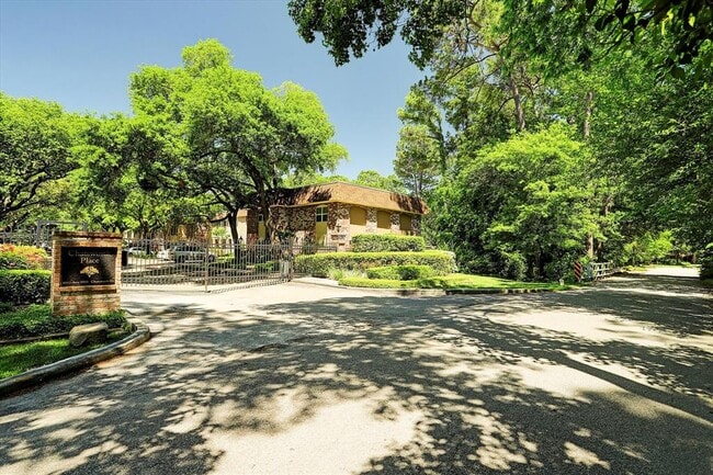 property at 8978 Chatsworth Dr