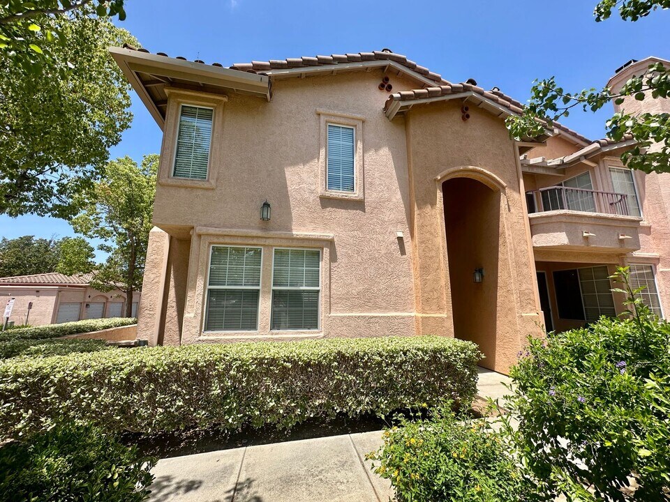 18638 Caminito Cantilena in San Diego, CA - Building Photo