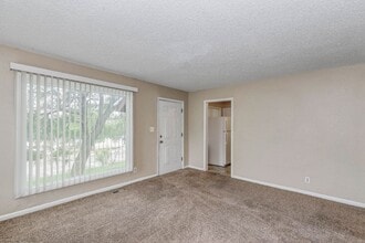 1728 N Hillside St in Wichita, KS - Building Photo - Building Photo