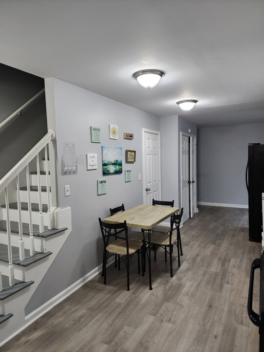 Room in Duplex on Jones Ave NW in Atlanta, GA - Building Photo