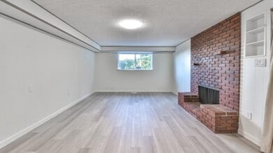 1895 Rosebery Av in West Vancouver, BC - Building Photo - Building Photo