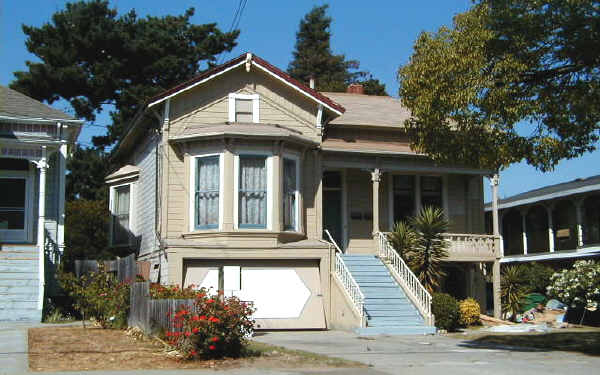 2257 Clinton Ave in Alameda, CA - Building Photo