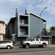 Windward Cove in Long Beach, CA - Foto de edificio - Building Photo