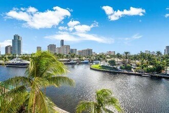 201 Golden Isles Dr, Unit 510 in Hallandale Beach, FL - Foto de edificio - Building Photo