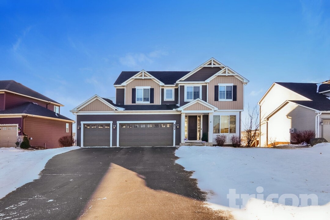 1409 Copper Hills Dr in Carver, MN - Foto de edificio