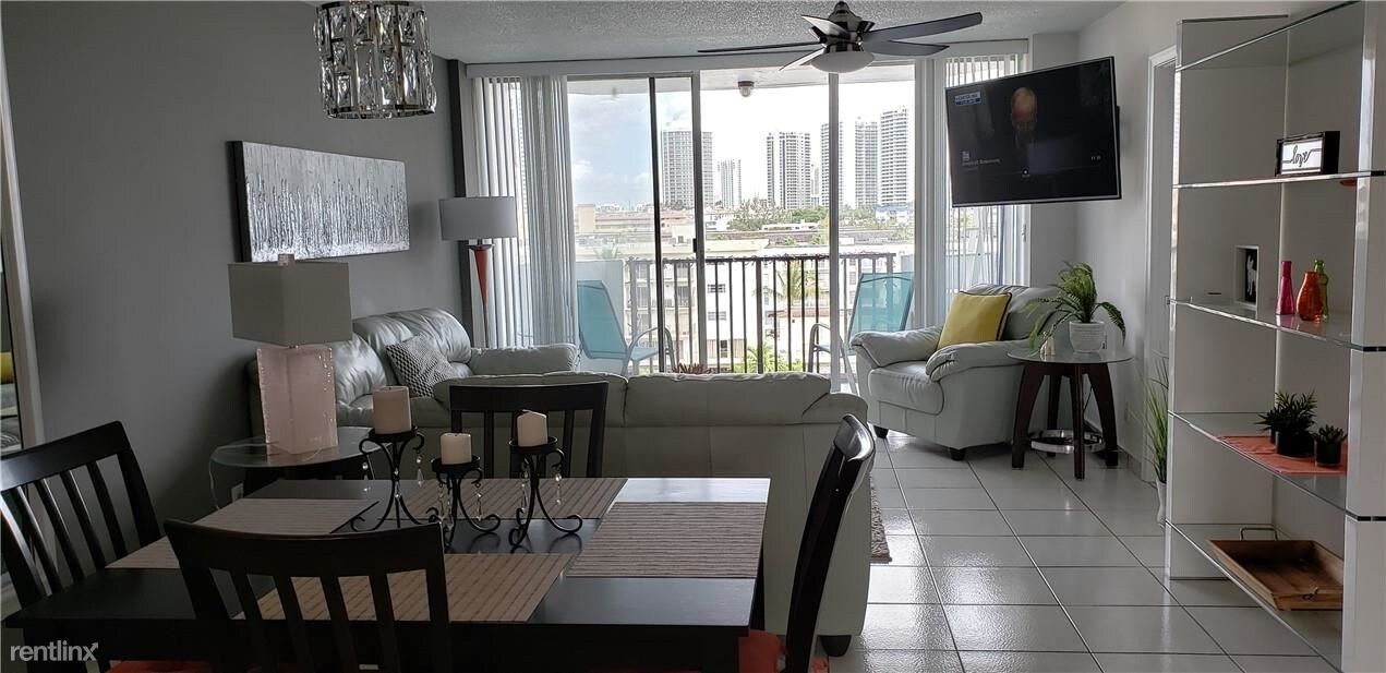 3703 NE 166th St in Miami, FL - Building Photo