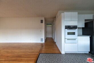 11131 Rose Ave in Los Angeles, CA - Building Photo - Building Photo