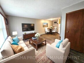 1005 4th St, Unit 10 in Garretson, SD - Foto de edificio - Building Photo