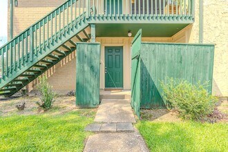 1516 Bay Area Blvd, Unit 1 in Houston, TX - Building Photo - Building Photo