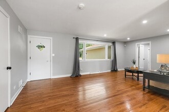 1037 N Harrison St in Algonquin, IL - Building Photo - Building Photo