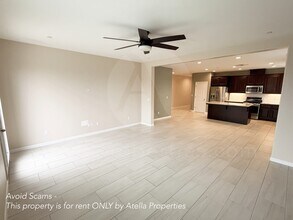 654 Melbourne Way in Lemoore, CA - Building Photo - Building Photo