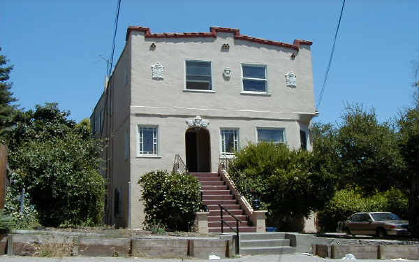 3228 Davis St in Oakland, CA - Foto de edificio - Building Photo