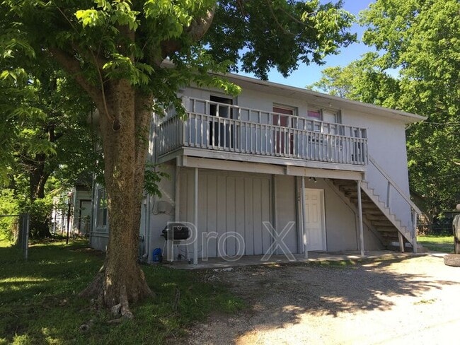 property at 304 E Park St