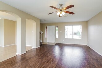 3914 Ridge Canyon Rd in Baytown, TX - Foto de edificio - Building Photo