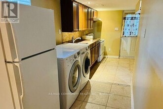 136 Prohill St in Pickering, ON - Building Photo - Building Photo