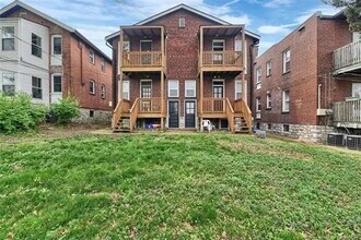 1040 Art Hill Pl, Unit 1038 1F in St. Louis, MO - Foto de edificio - Building Photo