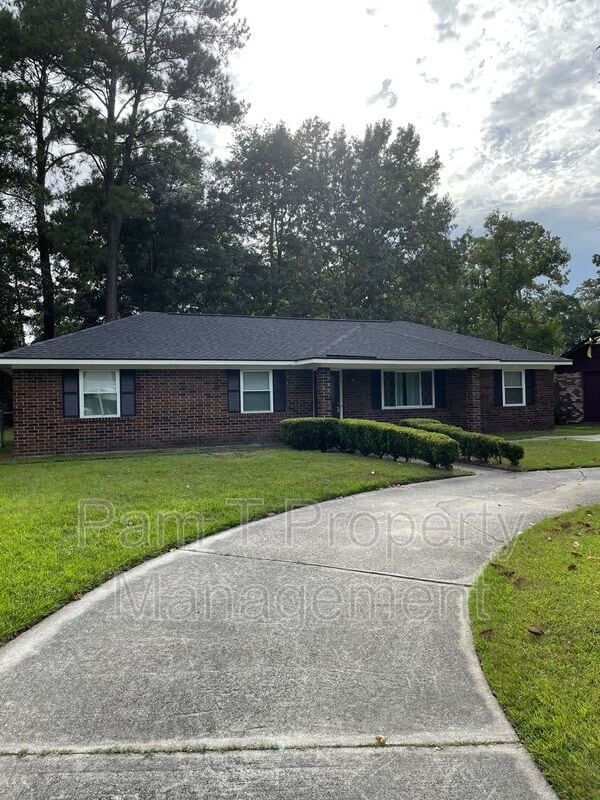 211 Holiday Dr in Savannah, GA - Building Photo - Building Photo