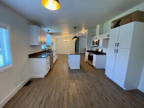 4207 Hanna St in Roseburg, OR - Foto de edificio - Building Photo