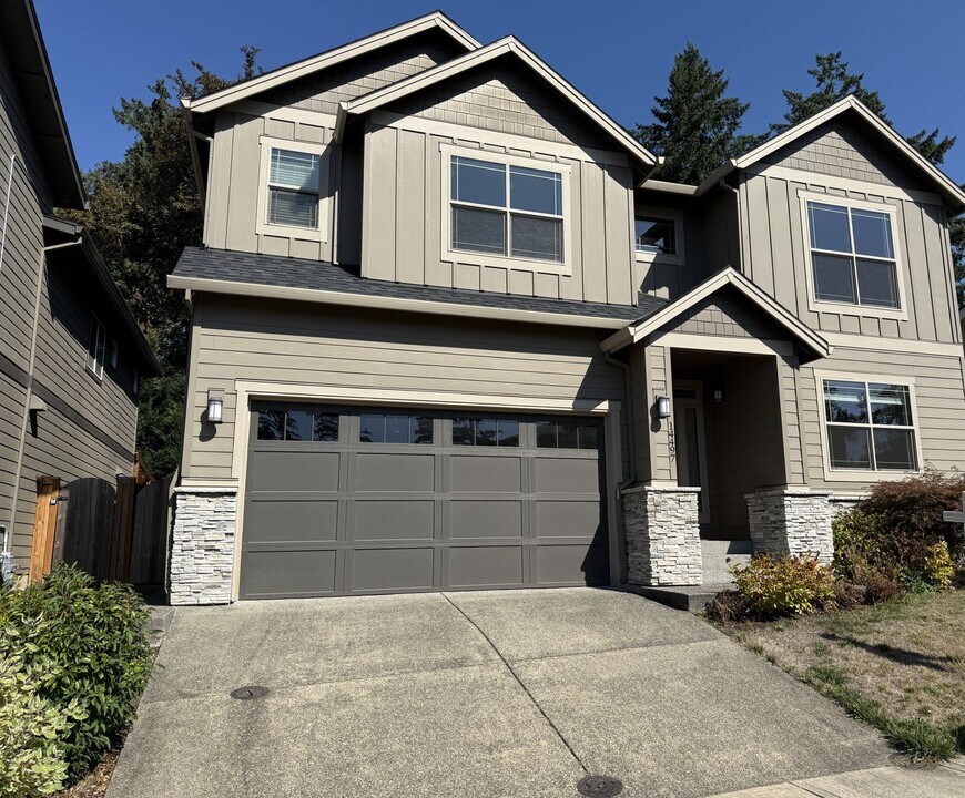 14497 SE Lynda May Dr in Clackamas, OR - Foto de edificio