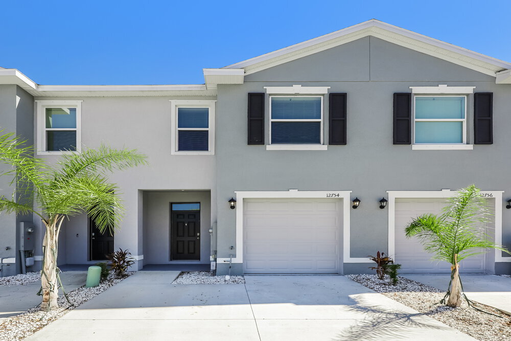 12754 Rustic Cedar Pl in Gibsonton, FL - Foto de edificio