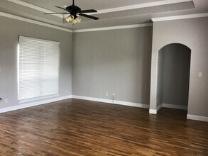 103 Sandstone Ln in Weatherford, TX - Foto de edificio - Building Photo