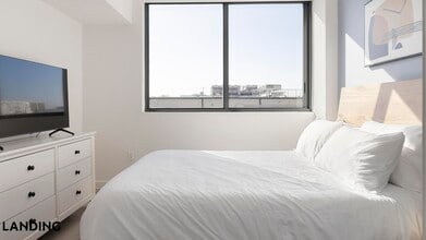 3830 NW 11th St, Unit 1-215 in Miami, FL - Building Photo - Building Photo