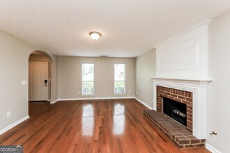 9945 Rivercliff Ln in Villa Rica, GA - Foto de edificio - Building Photo