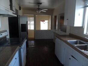 381 Upland Blvd in Las Vegas, NV - Building Photo - Building Photo