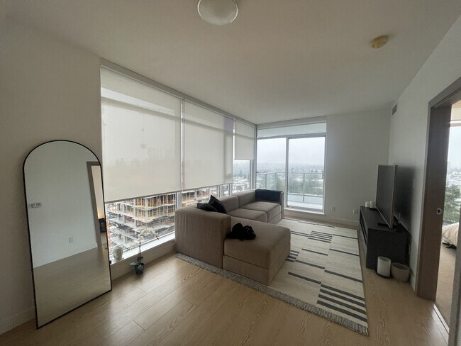 6538 Nelson Ave in Burnaby, BC - Building Photo - Building Photo