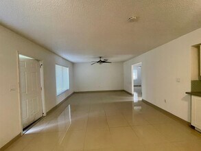 35 NE 3rd St, Unit B in Dania Beach, FL - Building Photo - Building Photo