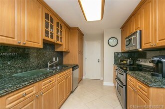 1890 S Ocean Dr-Unit -504 in Hallandale Beach, FL - Building Photo - Building Photo